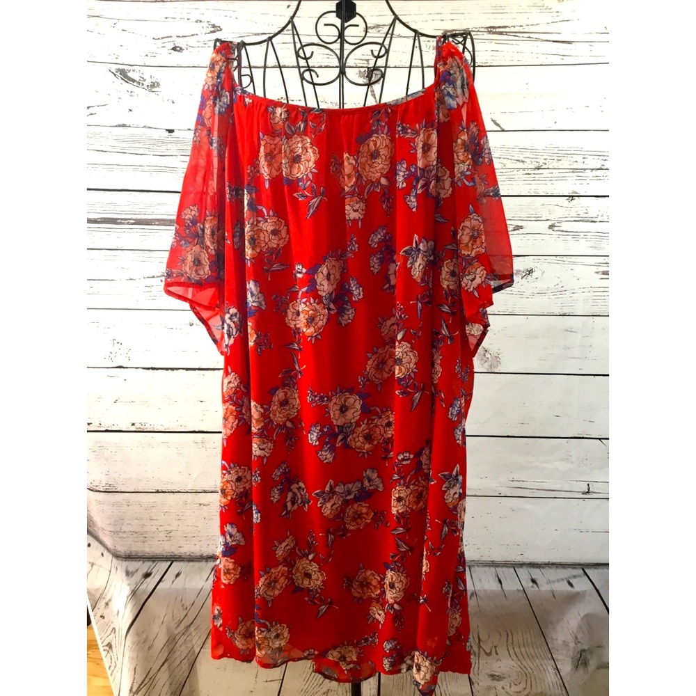 ❤️💙🤍 HOST PICK: Cold Shoulder Spring Time Dress